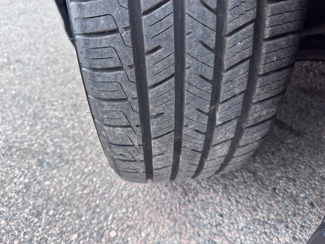 Used 2020 Toyota Camry SE w/ Sunroof Package image 38