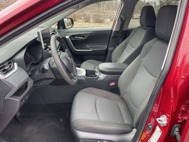 Used 2025 Toyota RAV4 XLE image 20