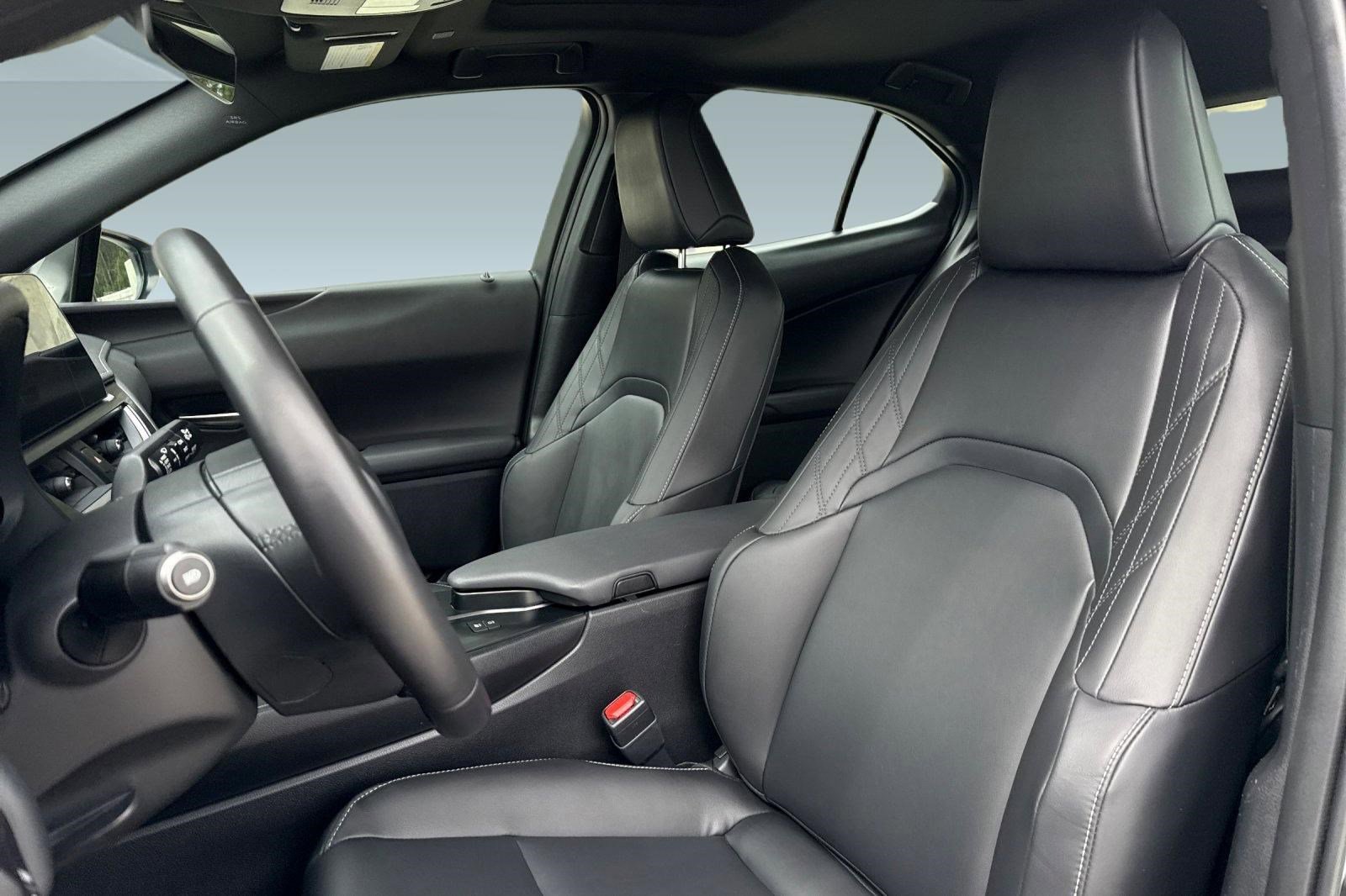 Certified 2025 Lexus UX 300h FWD w/ Accessory Package (Z2) image 5