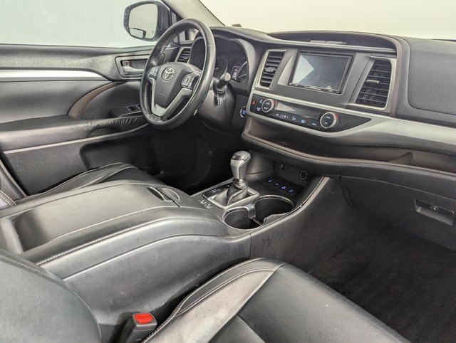 Used 2015 Toyota Highlander XLE image 24