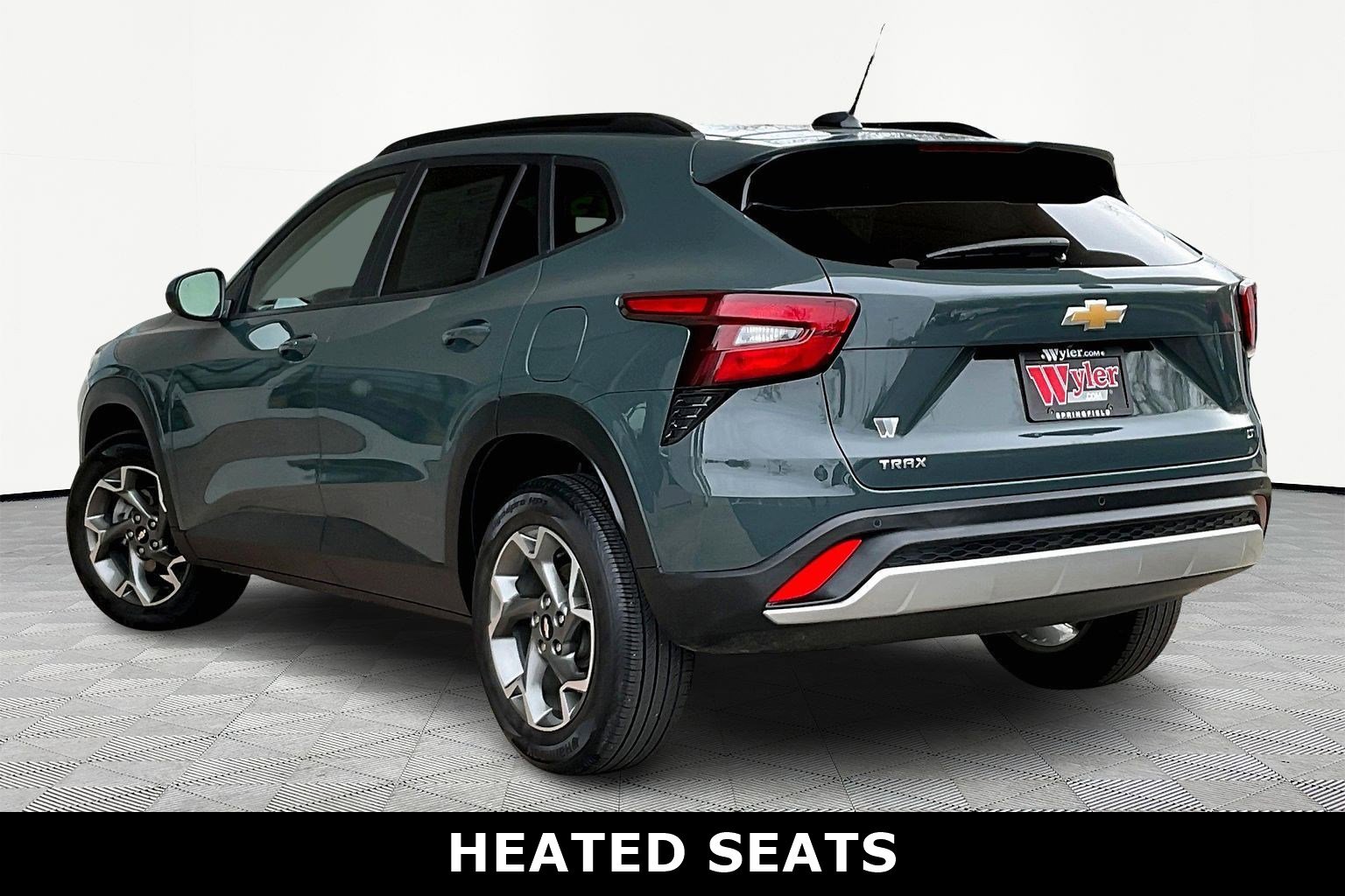 Used 2025 Chevrolet Trax LT w/ Driver Confidence Package FWD image 4