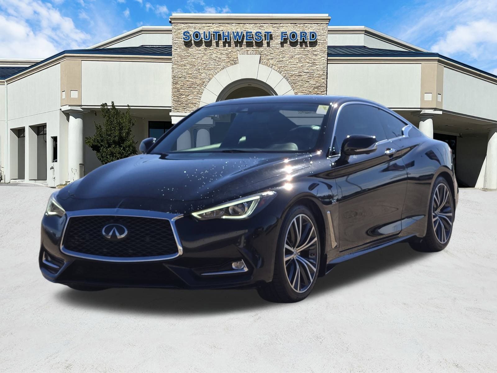 Used 2019 INFINITI Q60 3.0t Luxe w/ Essential Package