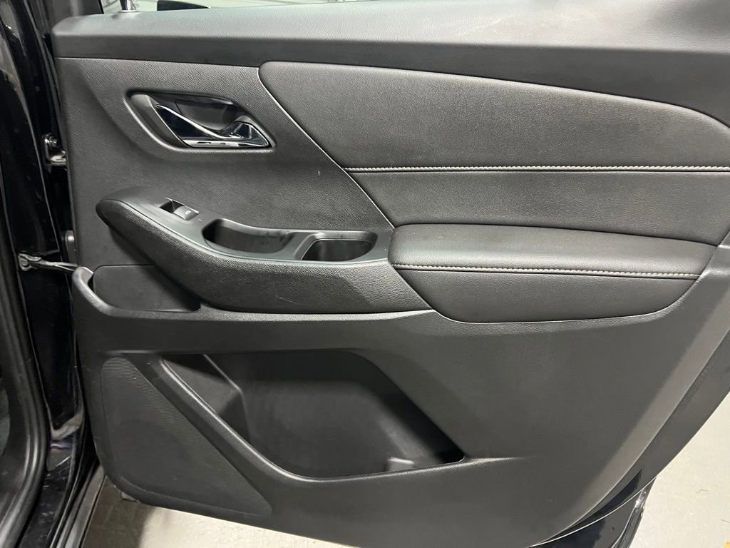 Used 2023 Chevrolet Traverse LT image 13