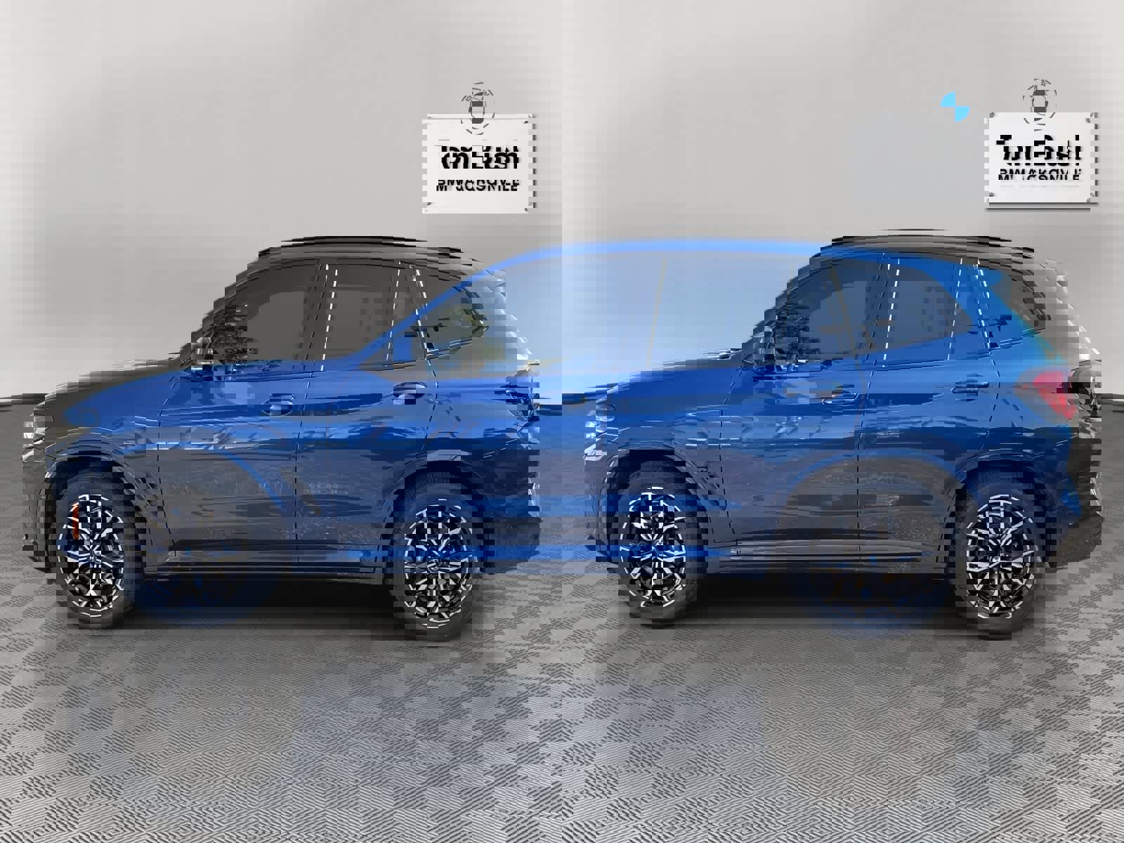 Certified 2023 BMW X3 xDrive30i w/ M Sport Package image 6