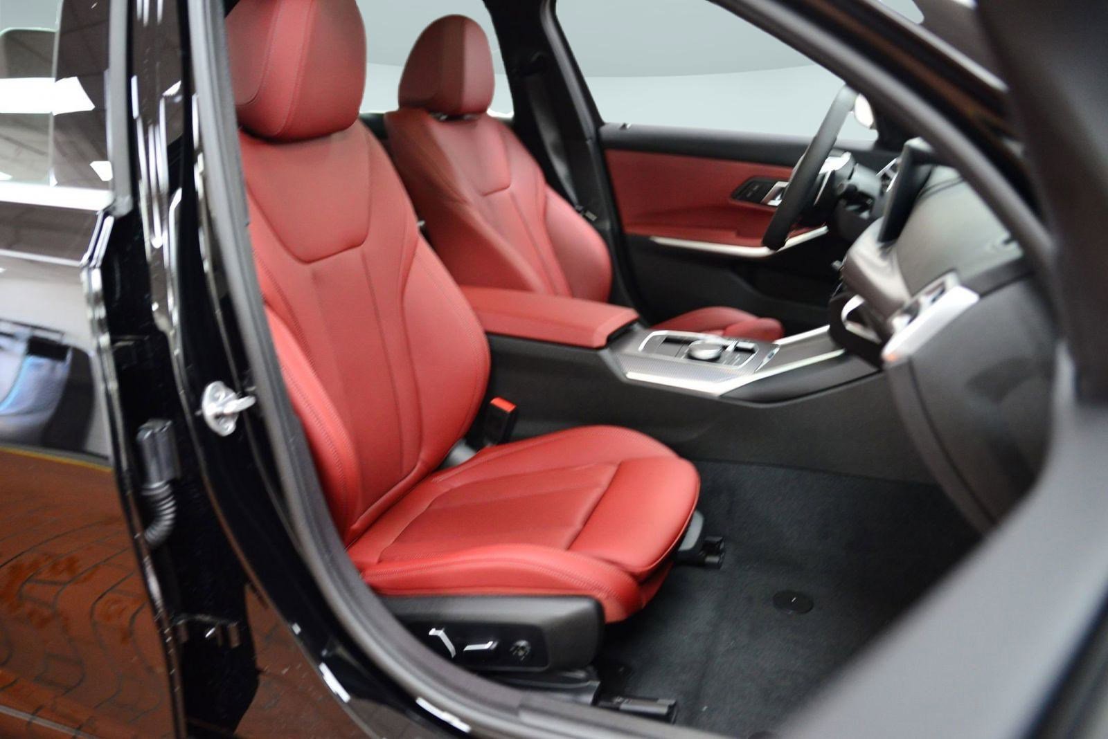 Used 2025 BMW 330i xDrive Sedan w/ Premium Package image 19