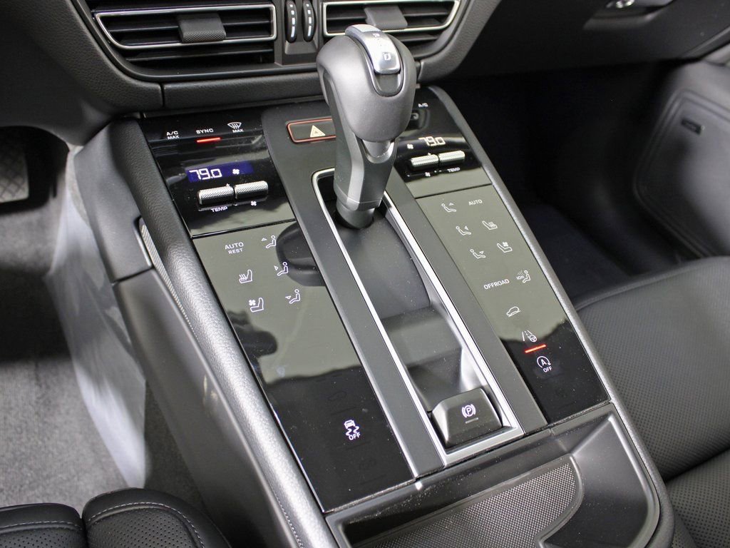 Certified 2026 Porsche Macan AWD/4WD image 30