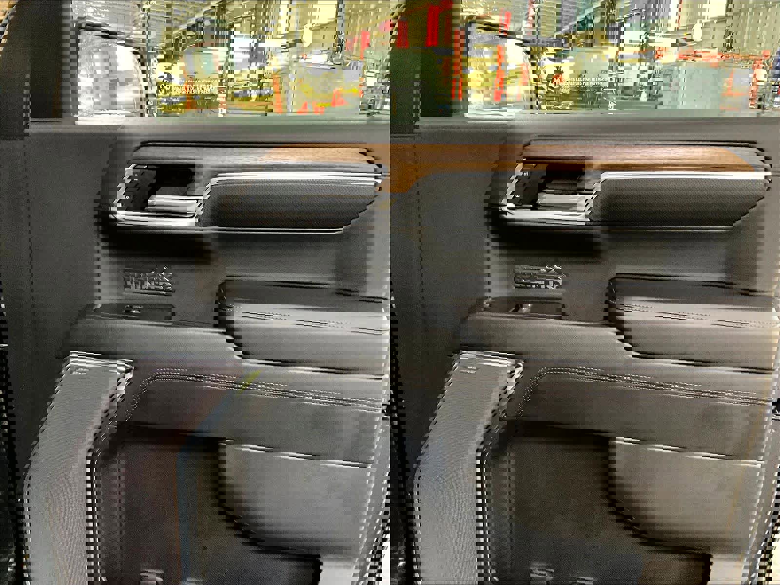 Used 2022 Chevrolet Silverado 1500 High Country w/ High Country Premium Package image 12