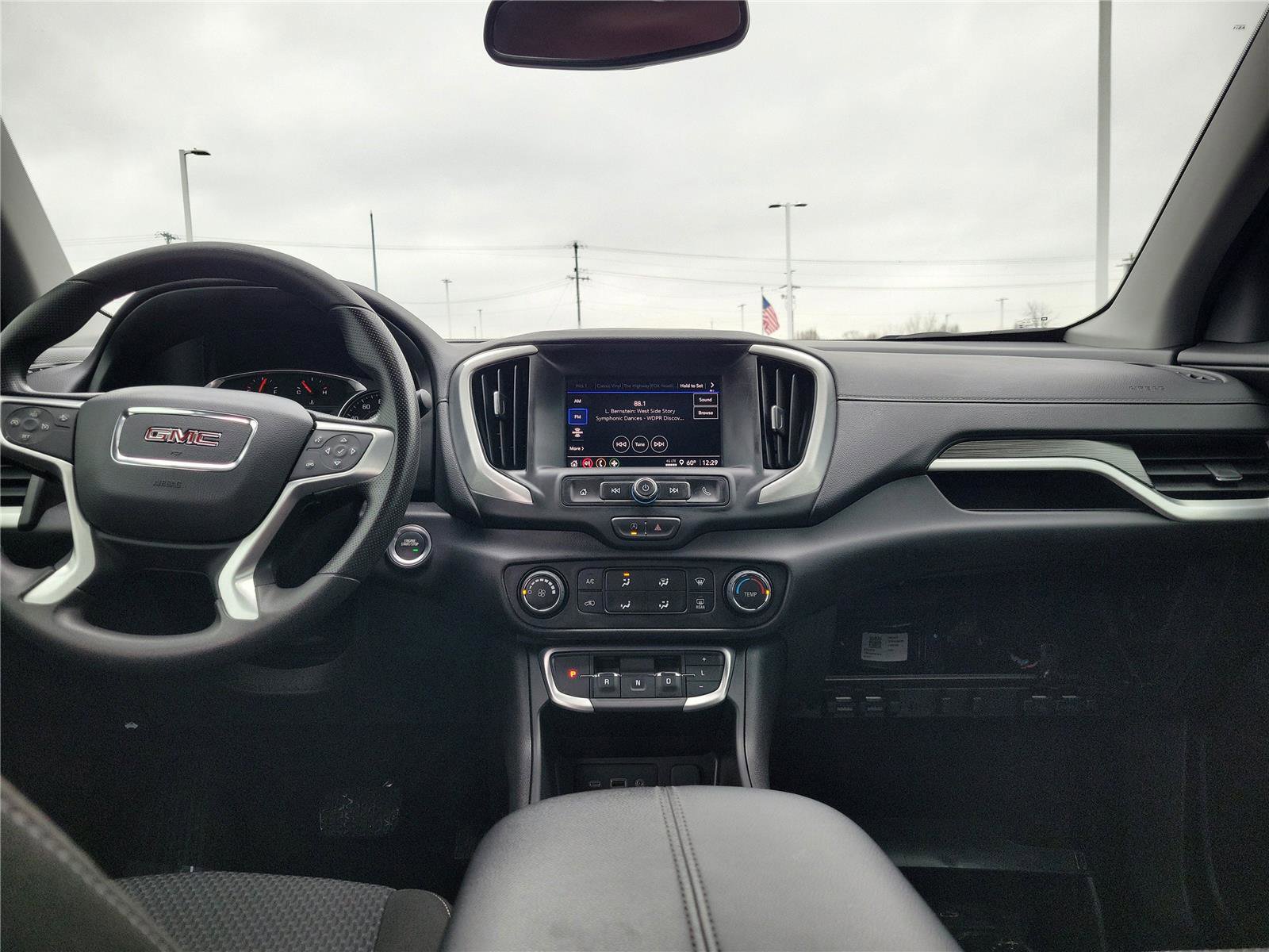 Used 2024 GMC Terrain SLE image 8