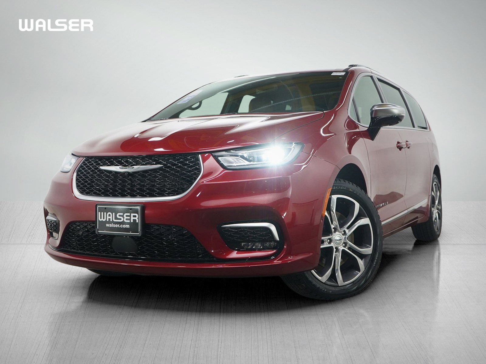 Used 2025 Chrysler Pacifica Pinnacle w/ Trailer Tow Group image 1