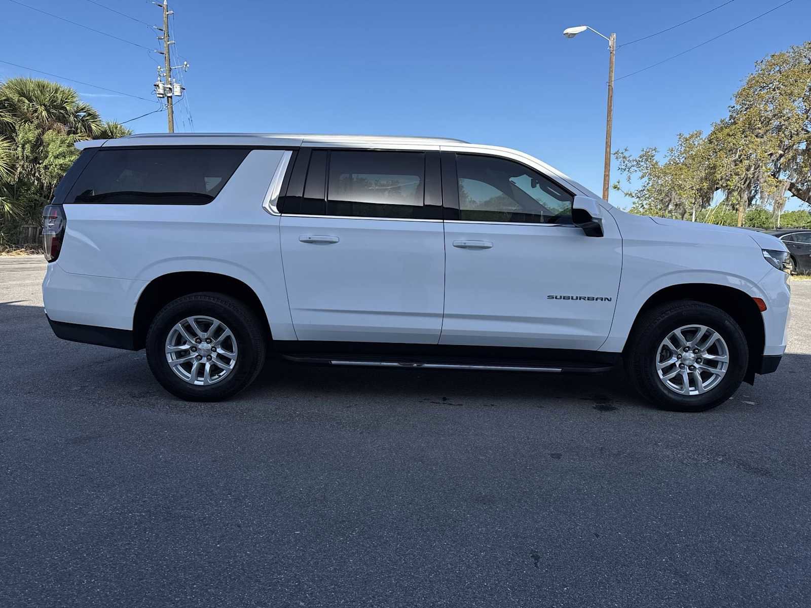 Used 2024 Chevrolet Suburban LT AWD/4WD image 7