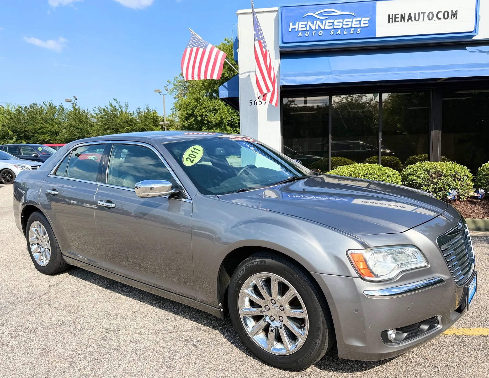 Used 2011 Chrysler 300 Limited RWD image 1