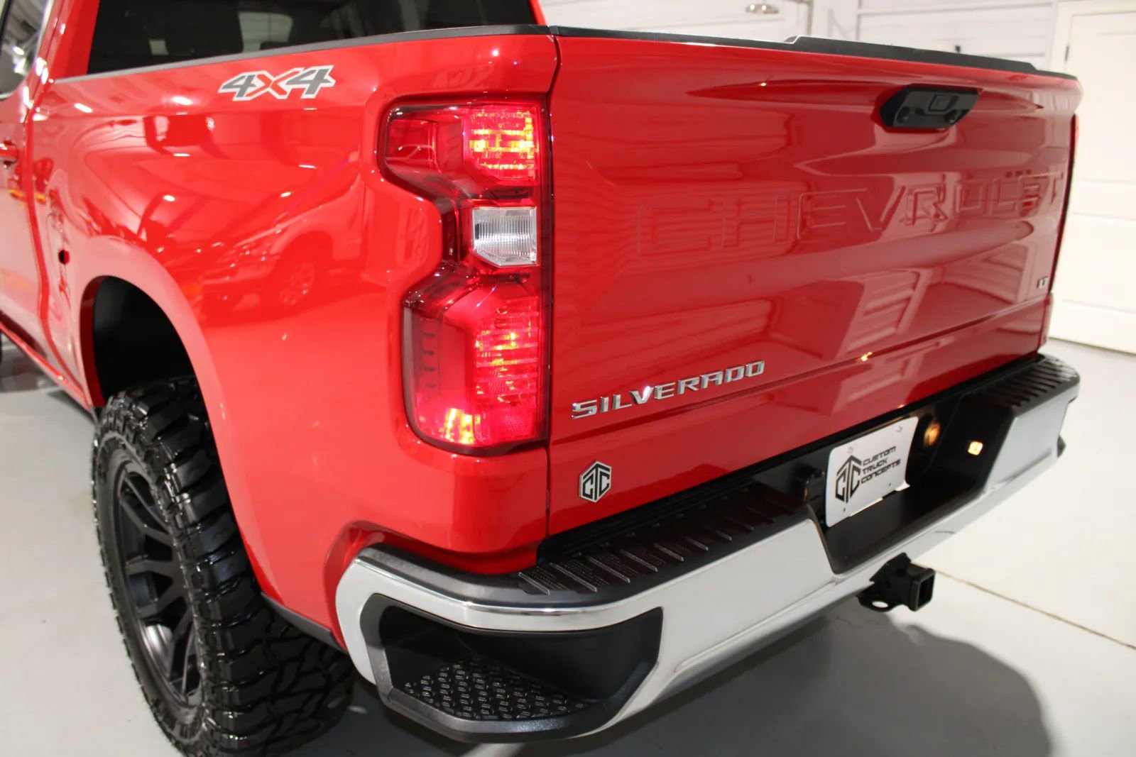 Used 2025 Chevrolet Silverado 1500 LT AWD/4WD image 10
