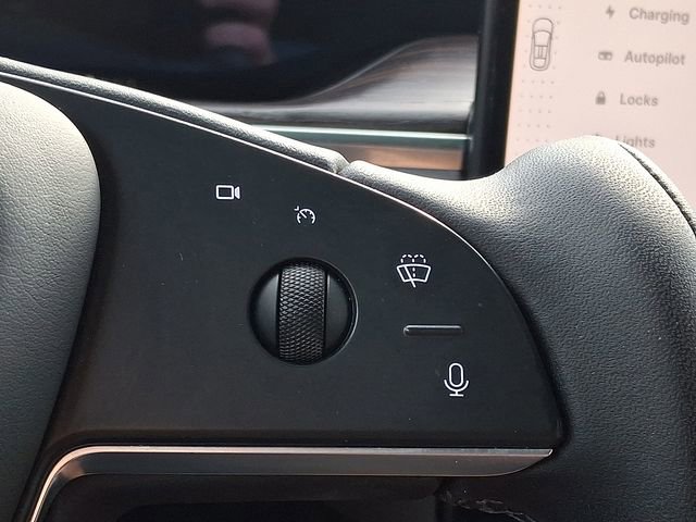 Used 2022 Tesla Model X image 24