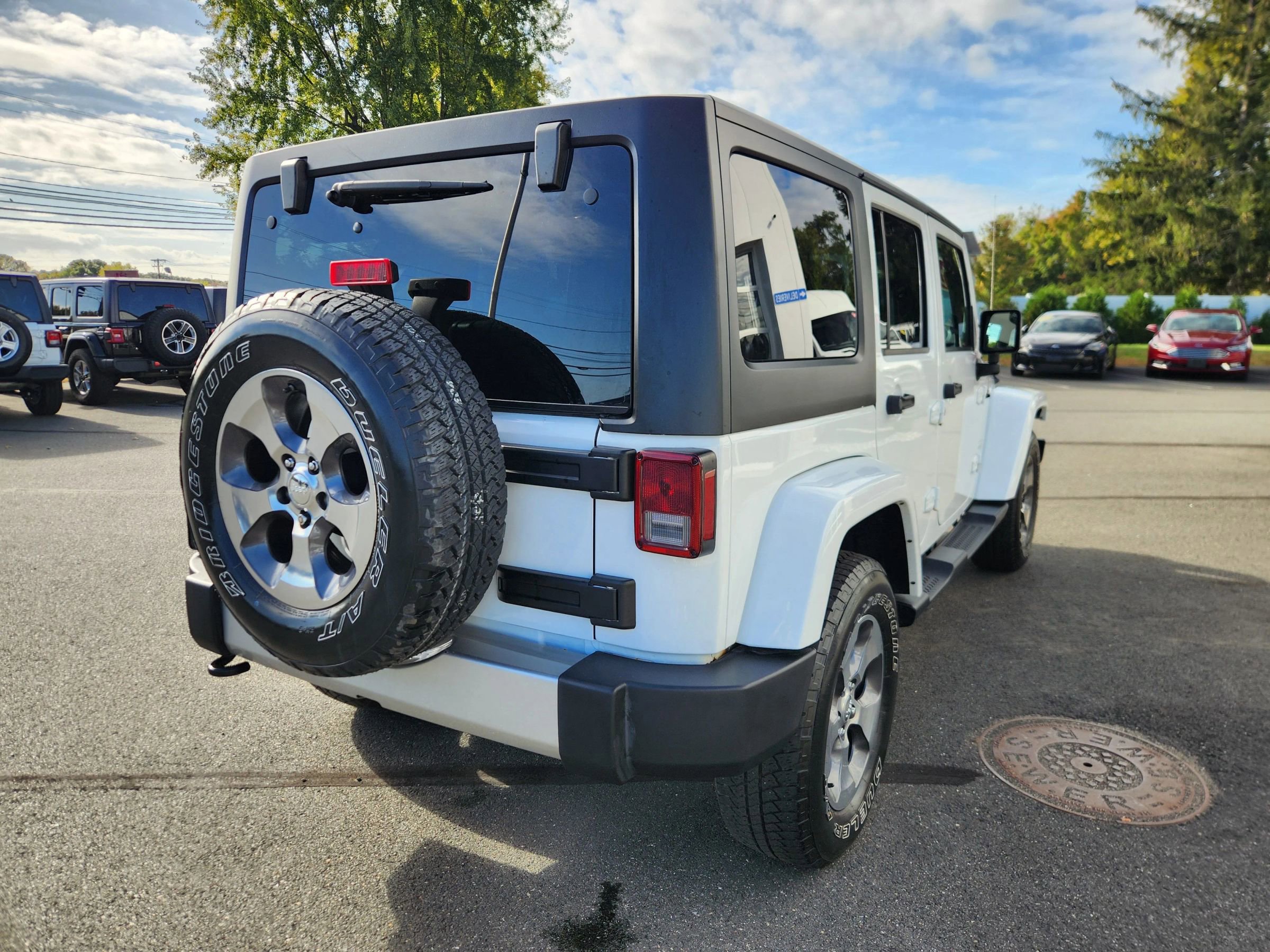 Used 2018 Jeep Wrangler Unlimited Sahara image 13