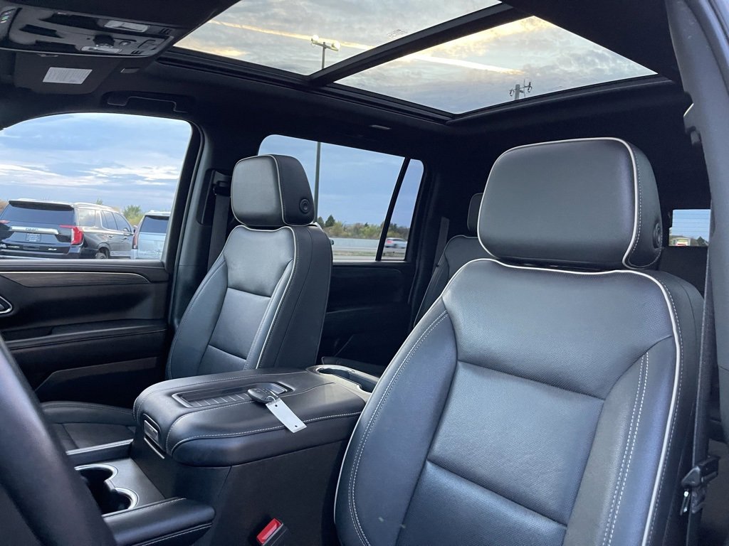 Used 2023 GMC Yukon XL SLT image 27