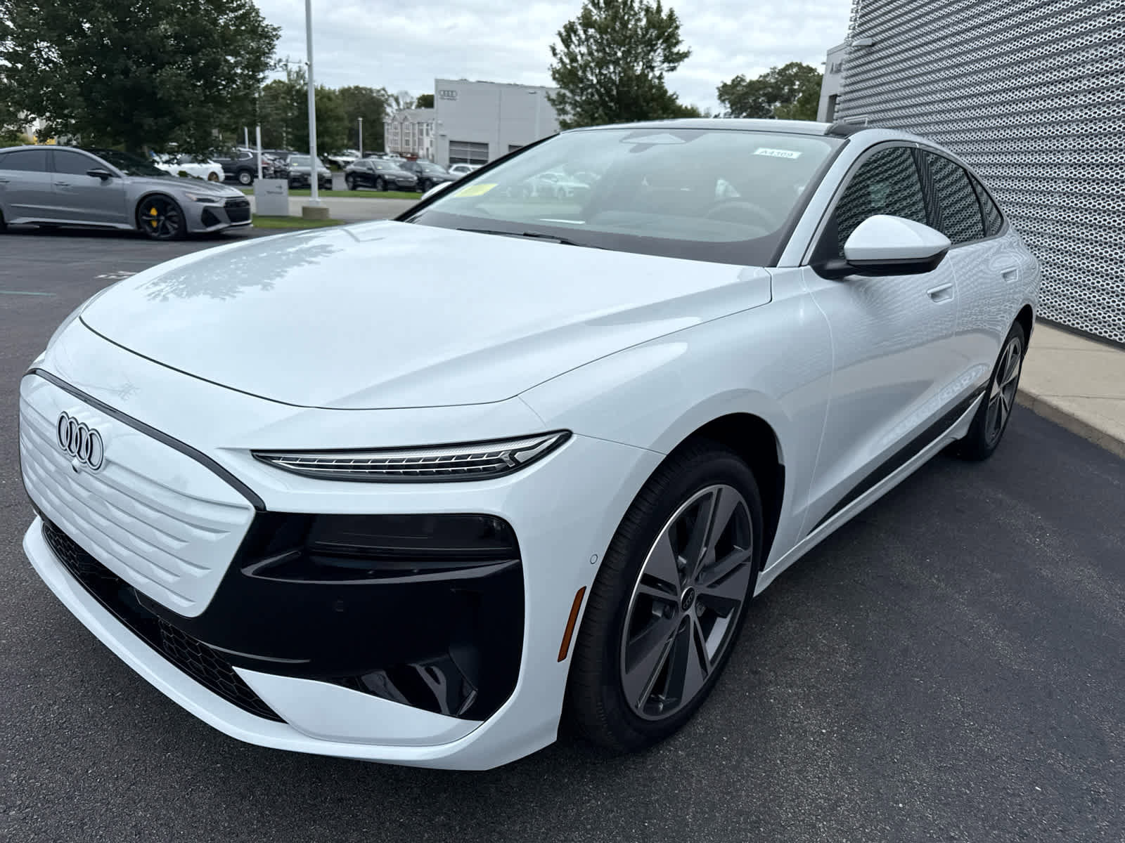 New 2025 Audi A6 e-tron Premium Plus image 4
