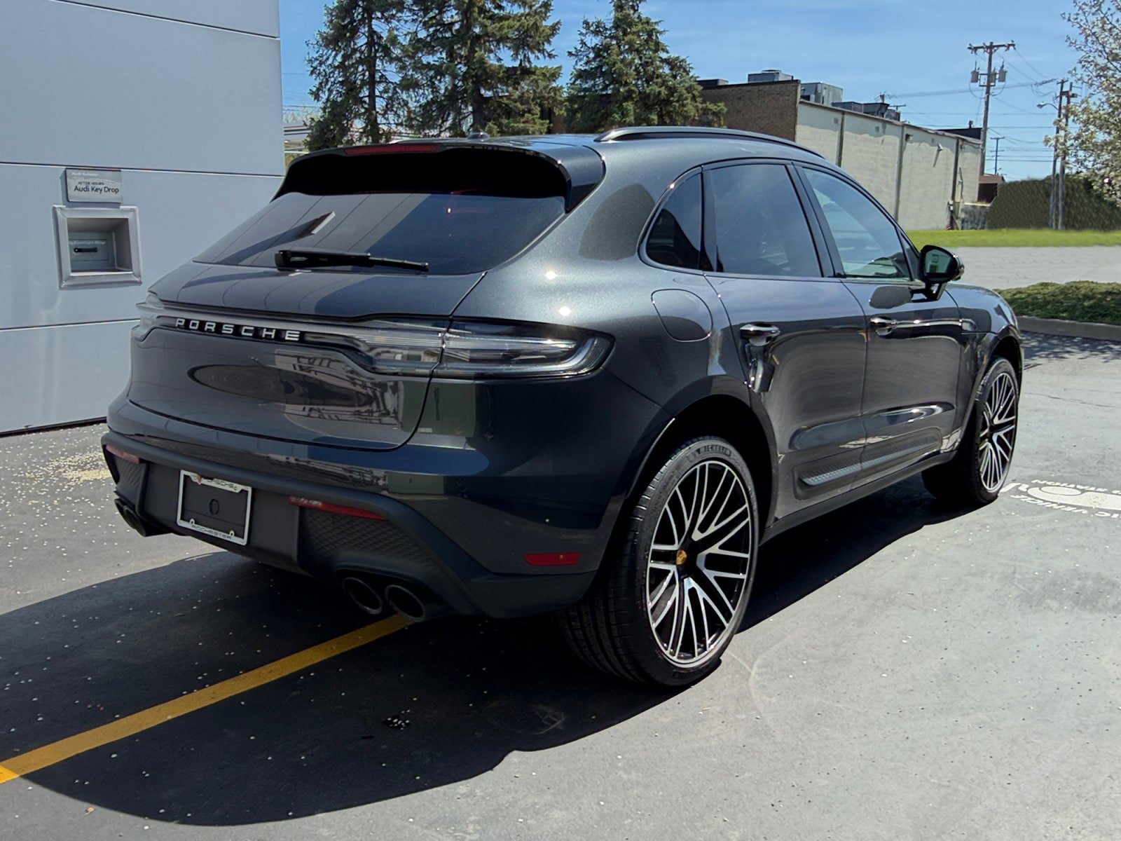 Certified 2026 Porsche Macan AWD/4WD image 10