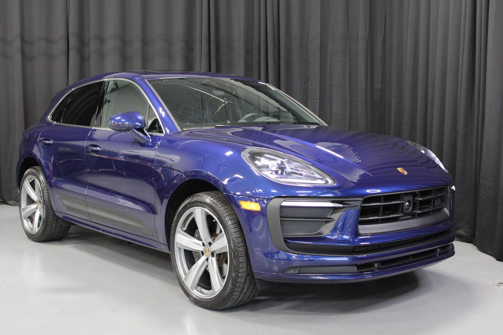 Certified 2025 Porsche Macan image 9