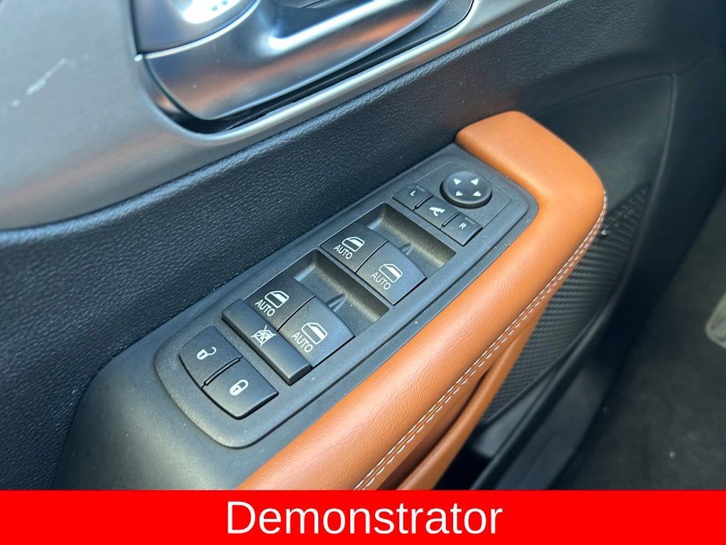 New 2025 Chrysler Pacifica Pinnacle w/ Trailer Tow Group AWD/4WD image 19