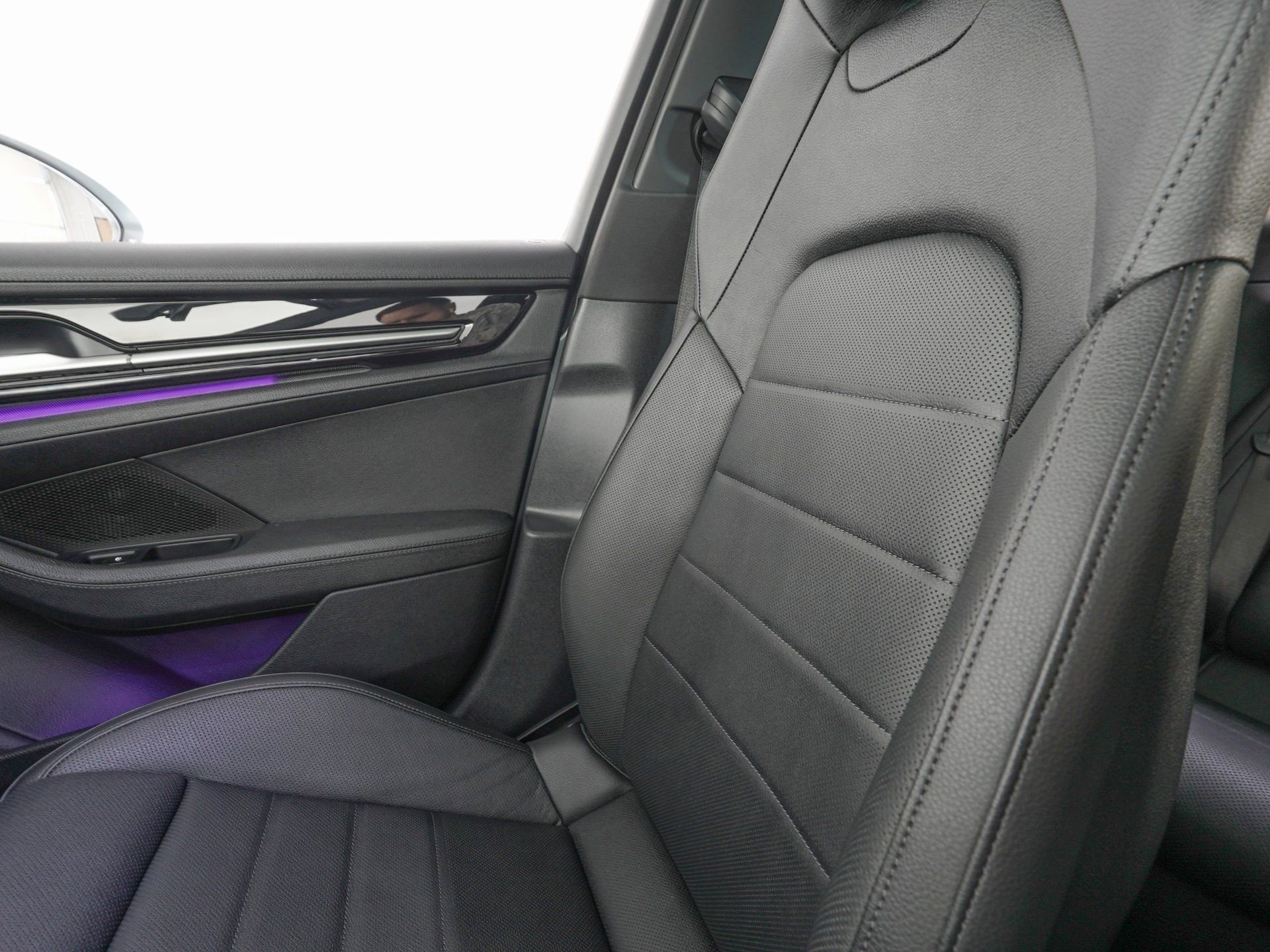 Used 2026 Porsche Panamera image 27