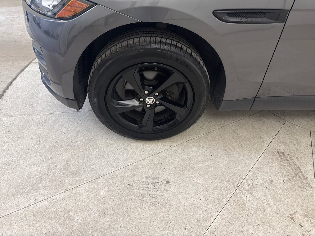 Used 2018 Jaguar F-PACE Premium AWD/4WD image 16