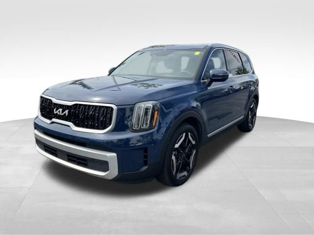 Certified 2024 Kia Telluride EX w/ EX Captain's Chair Package AWD/4WD image 4