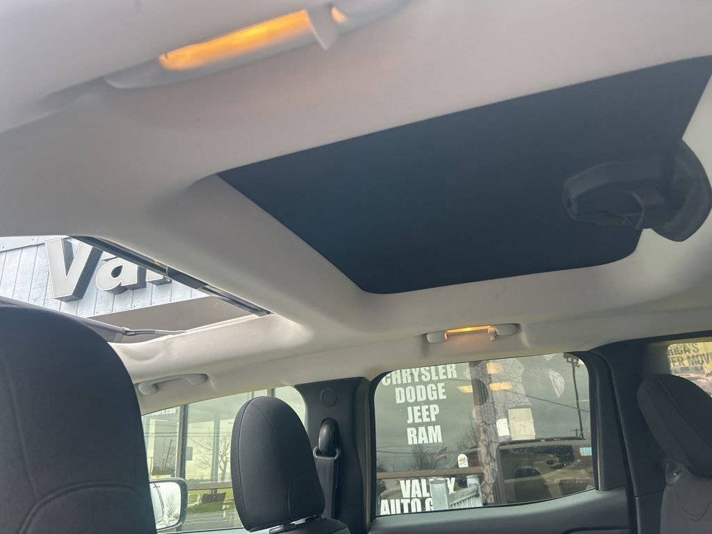 Used 2016 Jeep Renegade 75th Anniversary AWD/4WD image 36