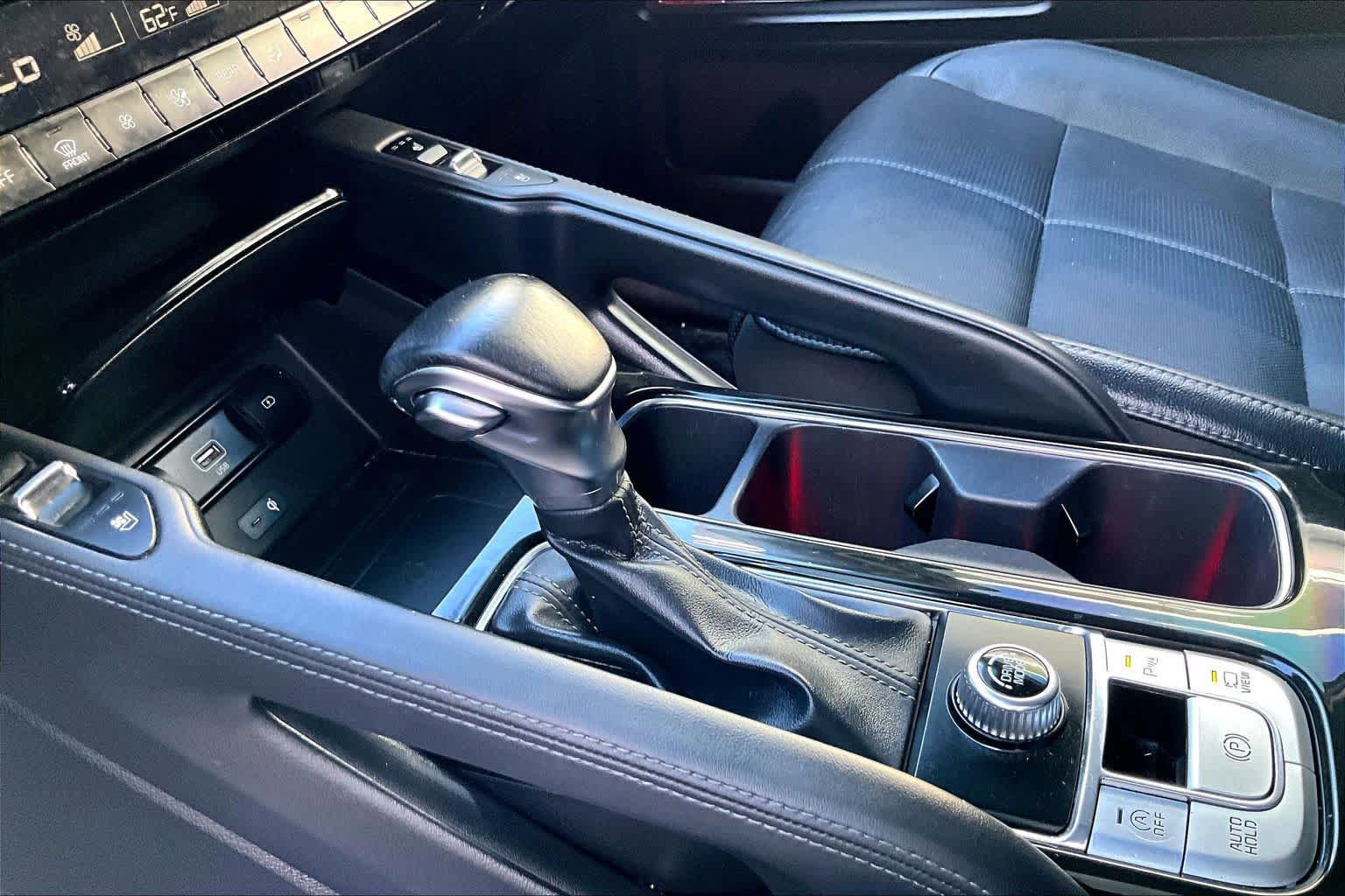 Used 2020 Kia Telluride SX w/ Towing Package FWD image 17