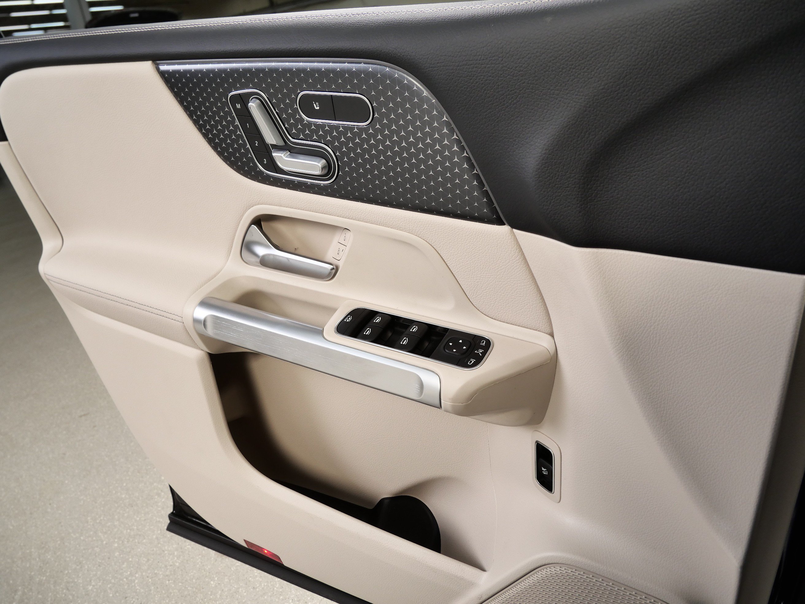 New 2026 Mercedes-Benz GLB 250 4MATIC image 13