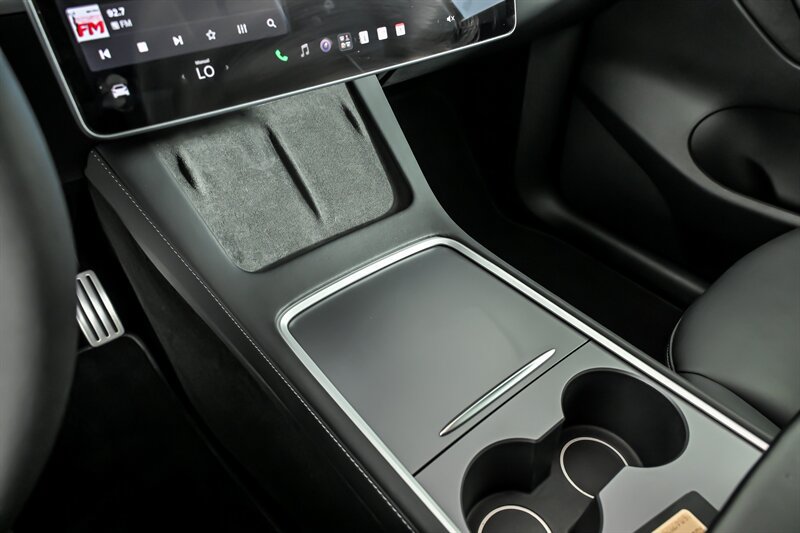 Used 2022 Tesla Model Y Performance AWD/4WD image 31