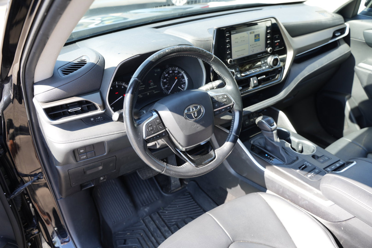 Used 2020 Toyota Highlander XLE image 15
