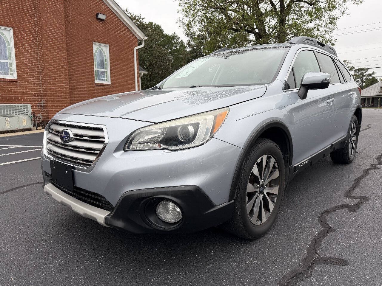 Used 2015 Subaru Outback 2.5i Limited AWD/4WD image 2