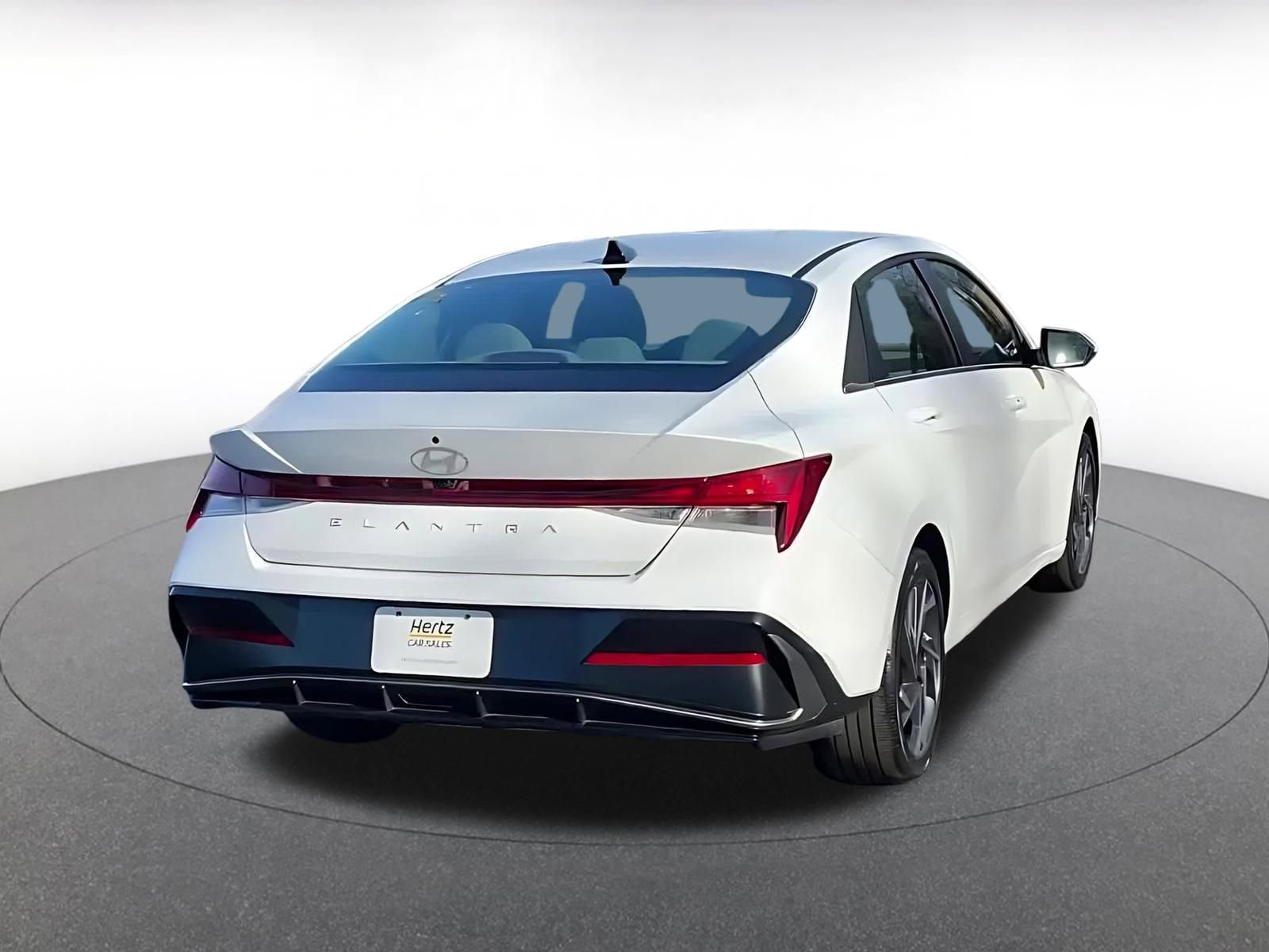 Used 2025 Hyundai Elantra SEL image 15