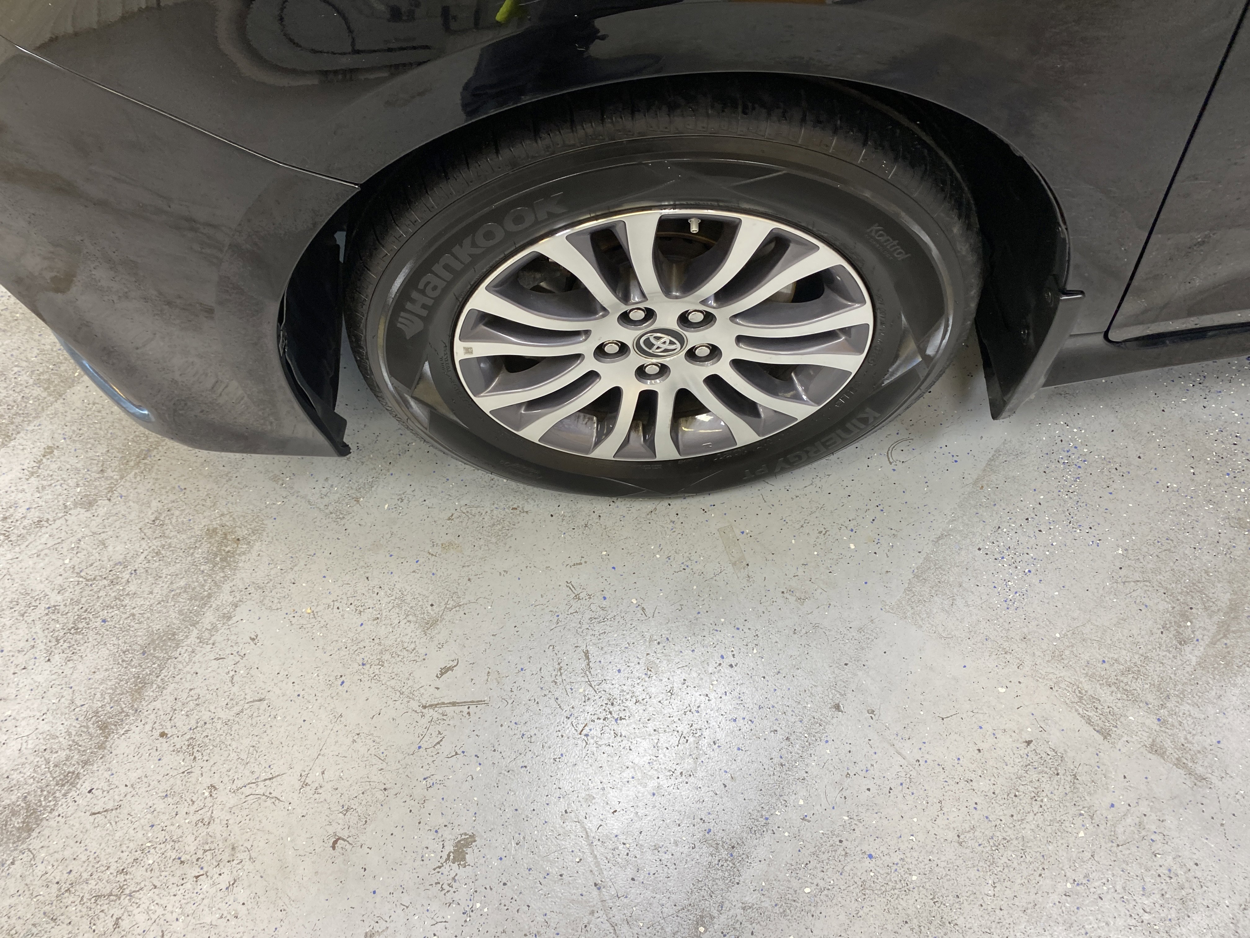 Used 2020 Toyota Sienna XLE w/ XLE Navigation Package image 11