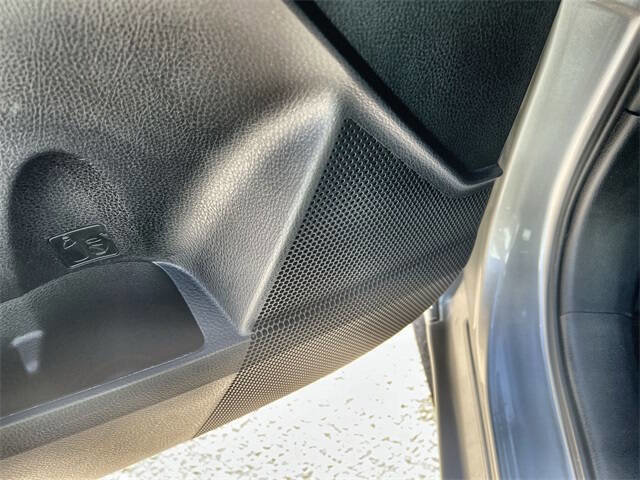 Used 2016 Toyota Corolla L image 22