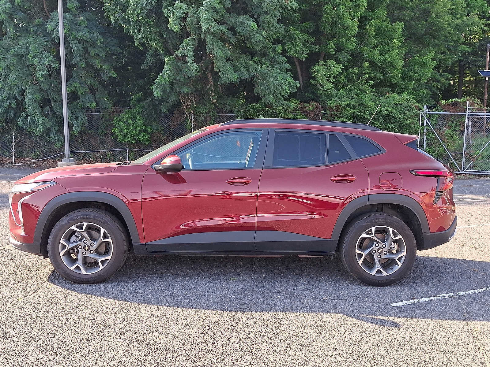 Used 2025 Chevrolet Trax LT FWD image 4