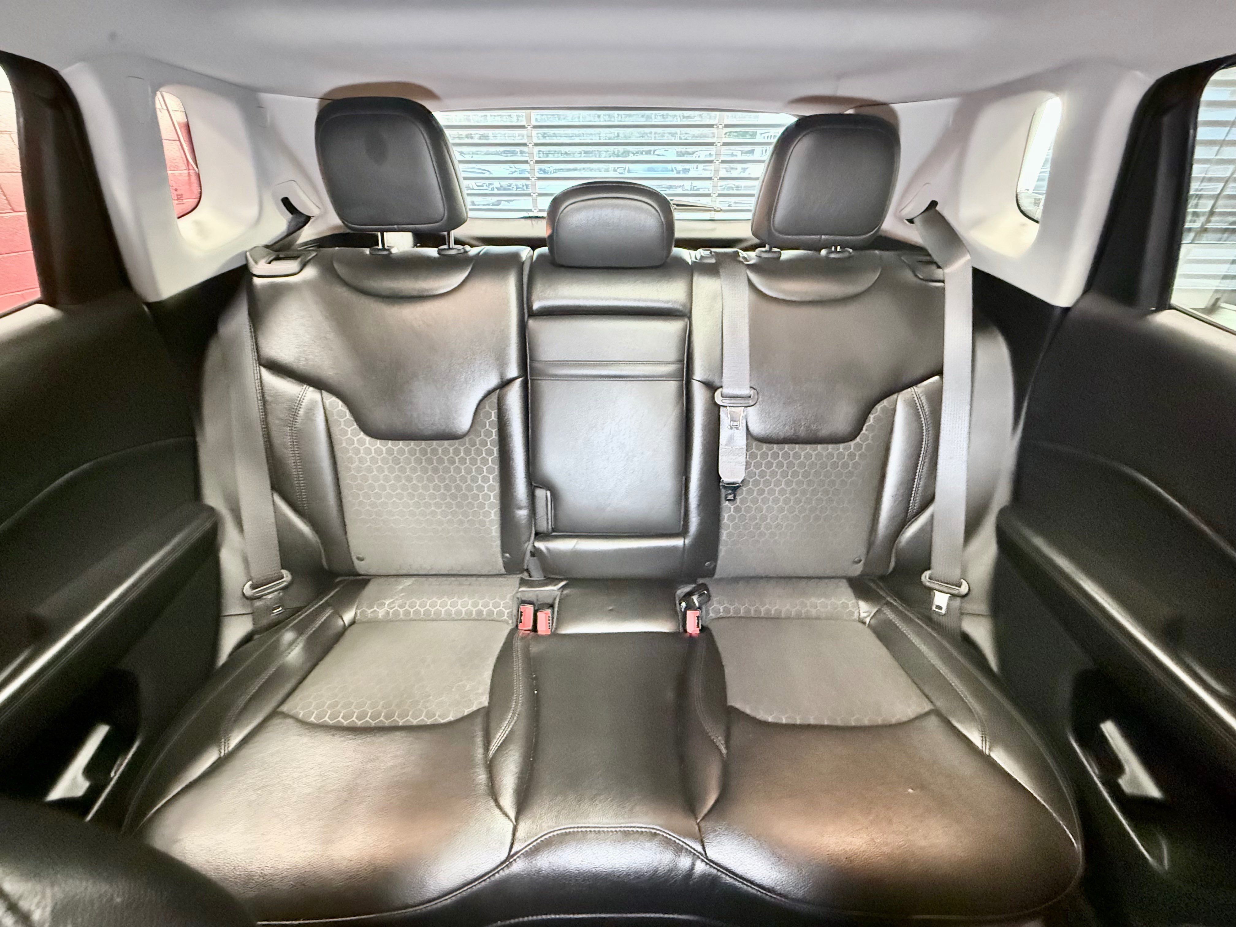 Used 2018 Jeep Compass Latitude w/ Popular Equipment Group AWD/4WD image 29