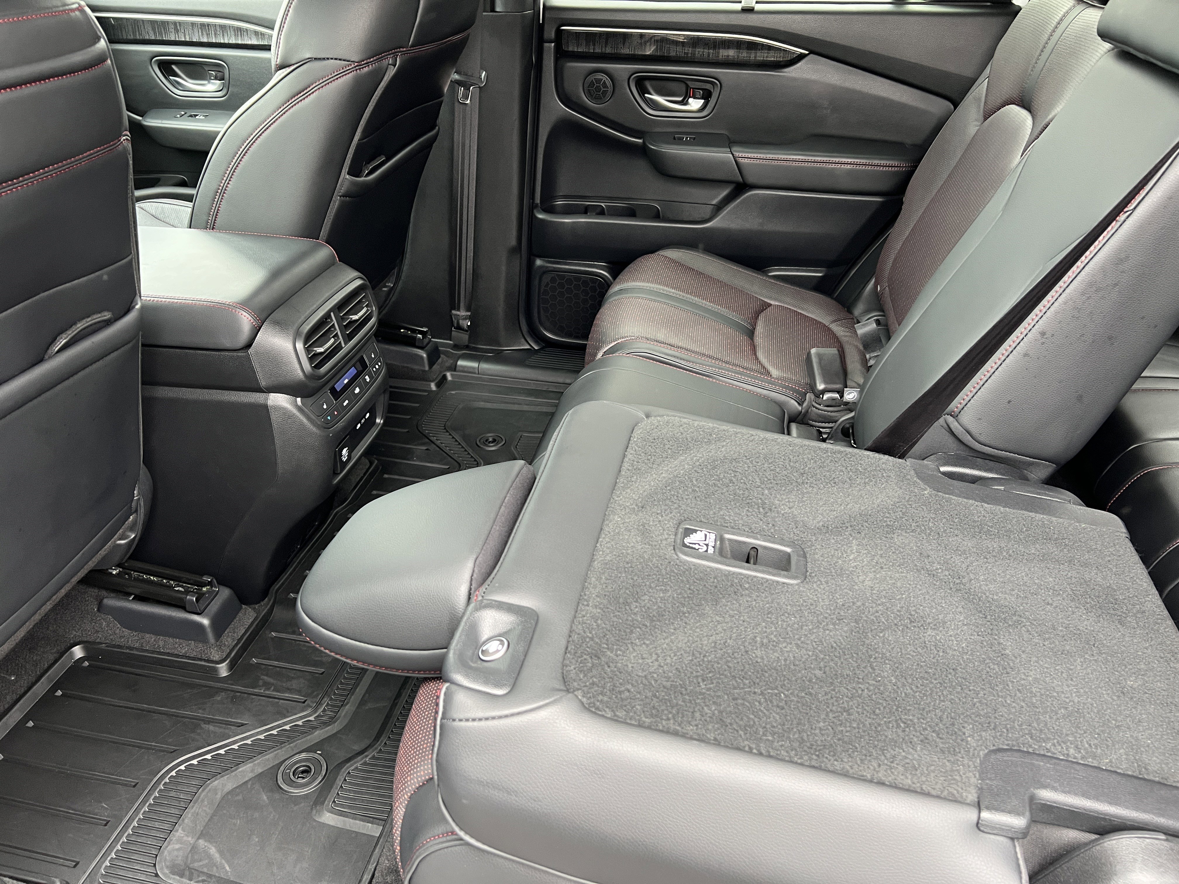 Used 2025 Honda Pilot Black Edition image 17