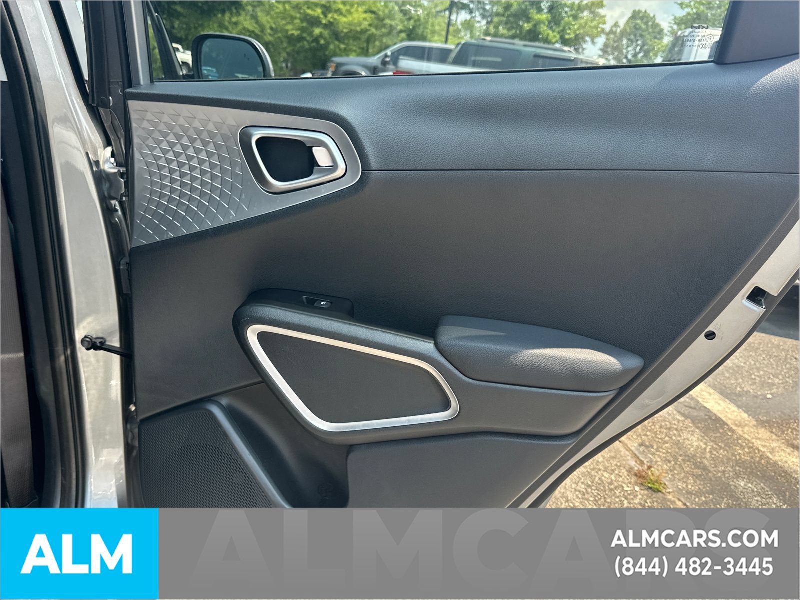 Used 2025 Kia Soul LX w/ LX Technology Package FWD image 18