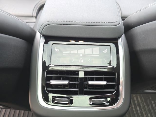New 2026 Volvo XC60 B5 Ultra w/ Climate Package image 20