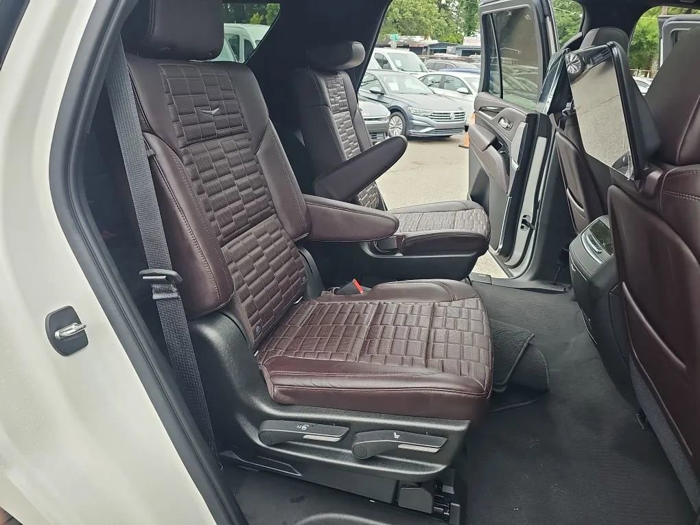 Used 2021 Cadillac Escalade Premium Luxury Platinum image 26