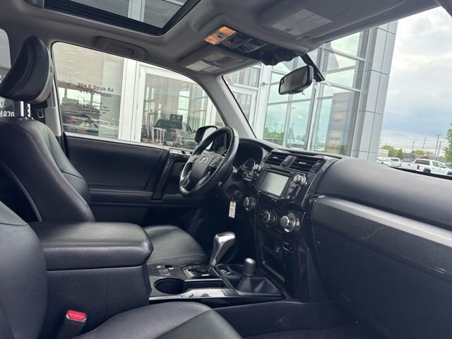 Used 2018 Toyota 4Runner TRD Off-Road Premium AWD/4WD image 25