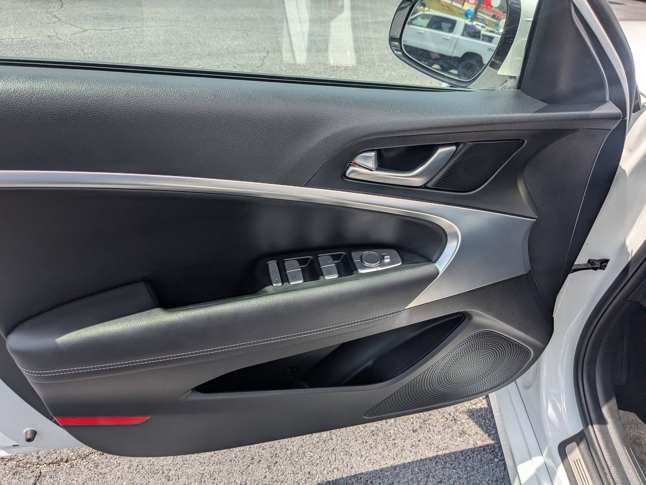 Used 2023 Genesis G70 2.0T AWD/4WD image 11