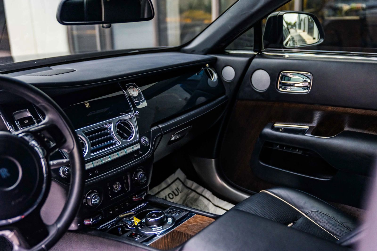 Used 2015 Rolls-Royce Wraith RWD image 25