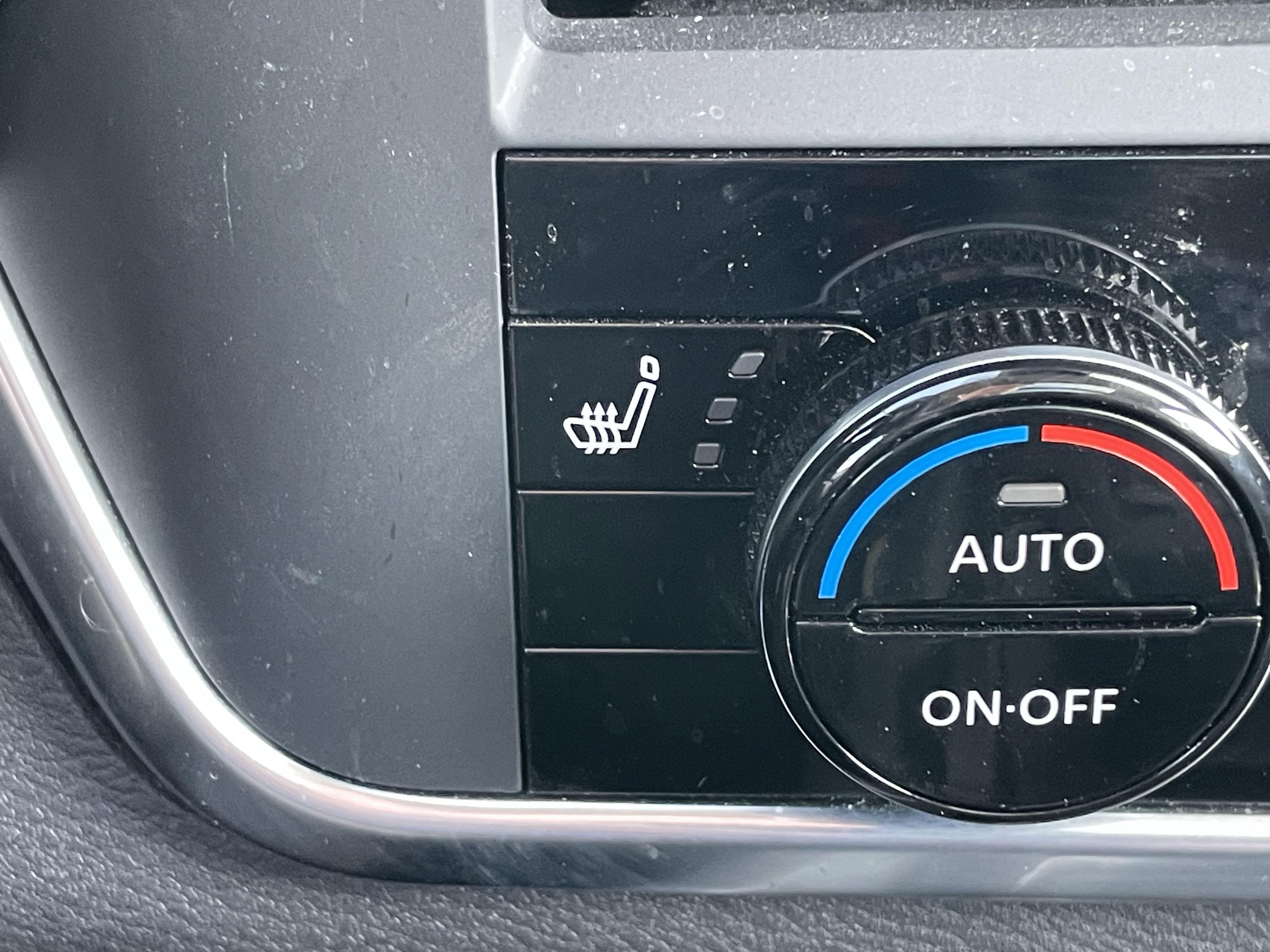 Used 2023 Nissan Rogue SV image 5