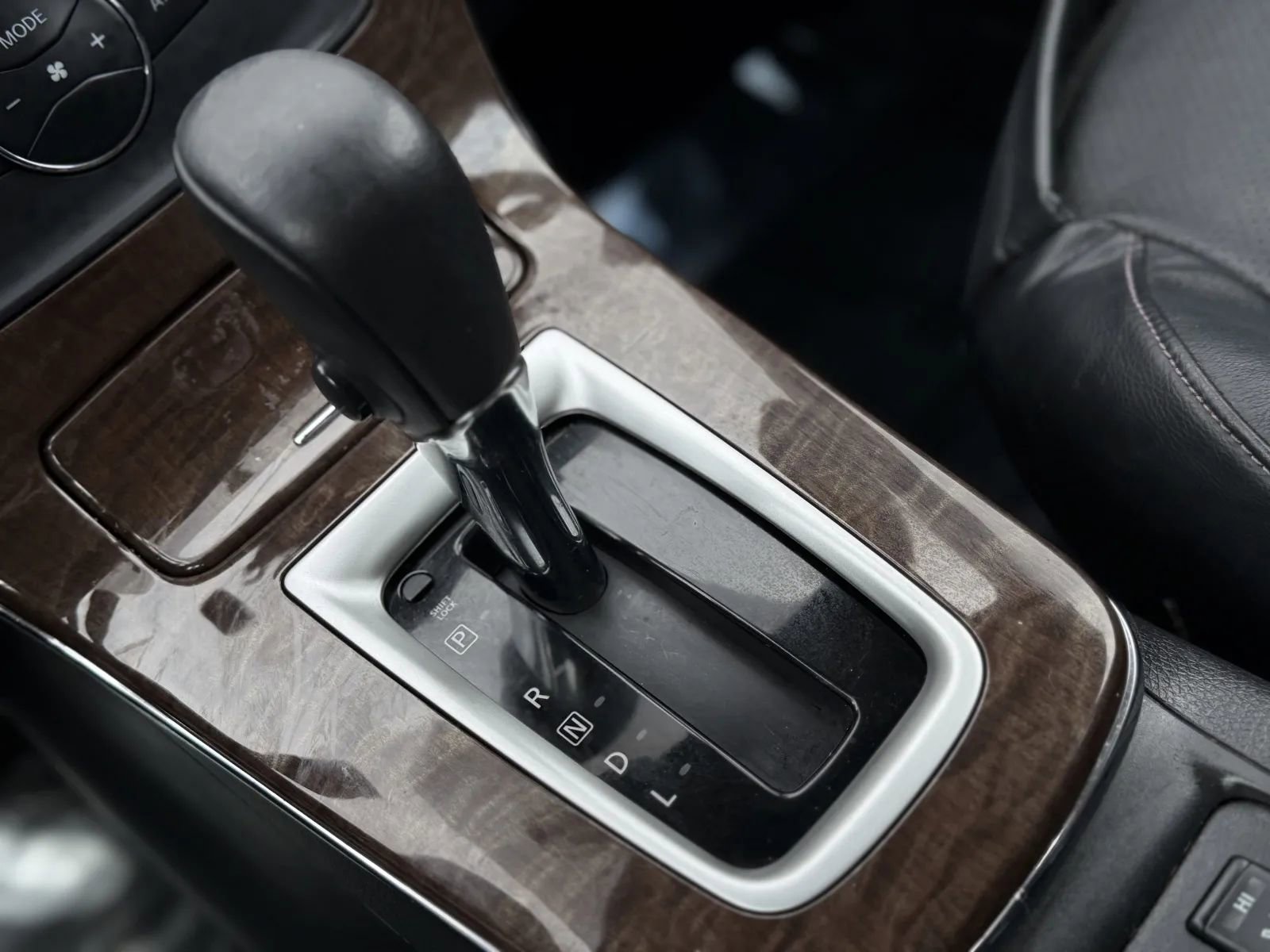 Used 2015 Nissan Sentra SL w/ Navigation Package image 30