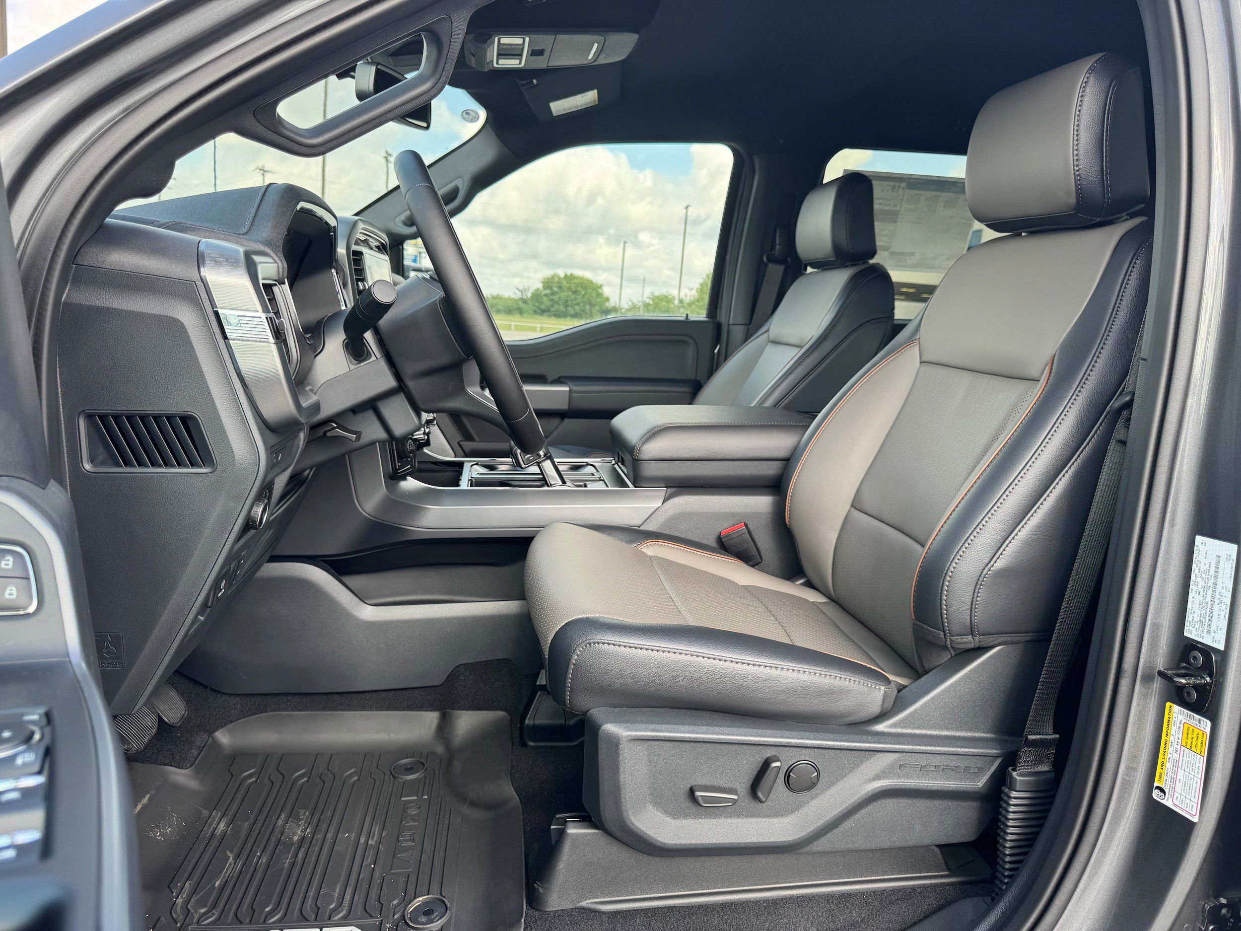 New 2025 Ford F150 Lariat w/ Equipment Group 501A Mid image 21