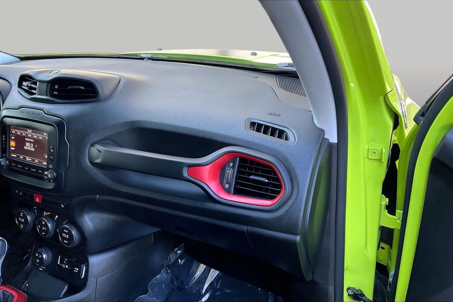 Used 2017 Jeep Renegade Trailhawk w/ Premium Trailhawk Package AWD/4WD image 19
