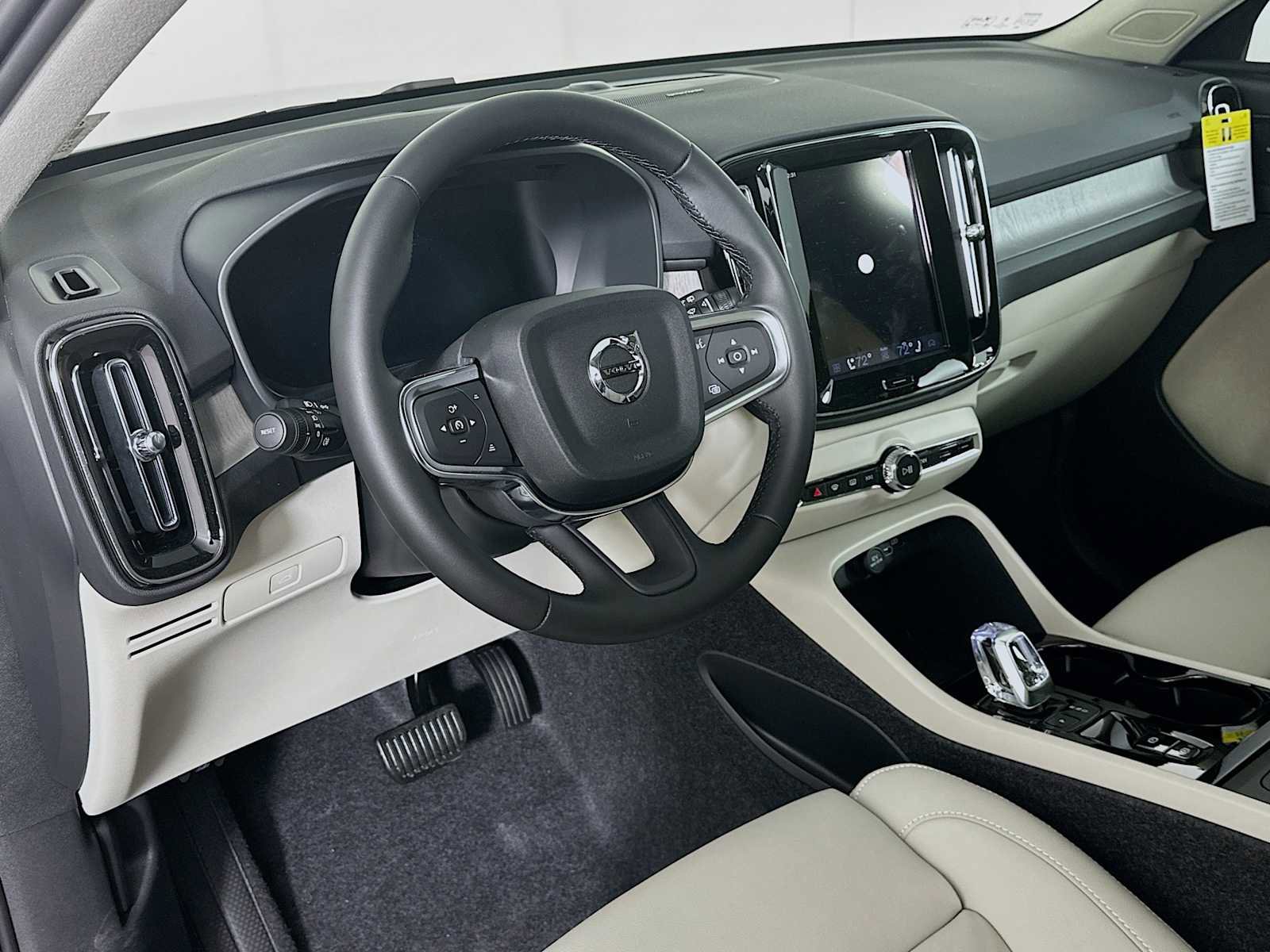 New 2026 Volvo XC40 B5 Ultra w/ Climate Package AWD/4WD image 9