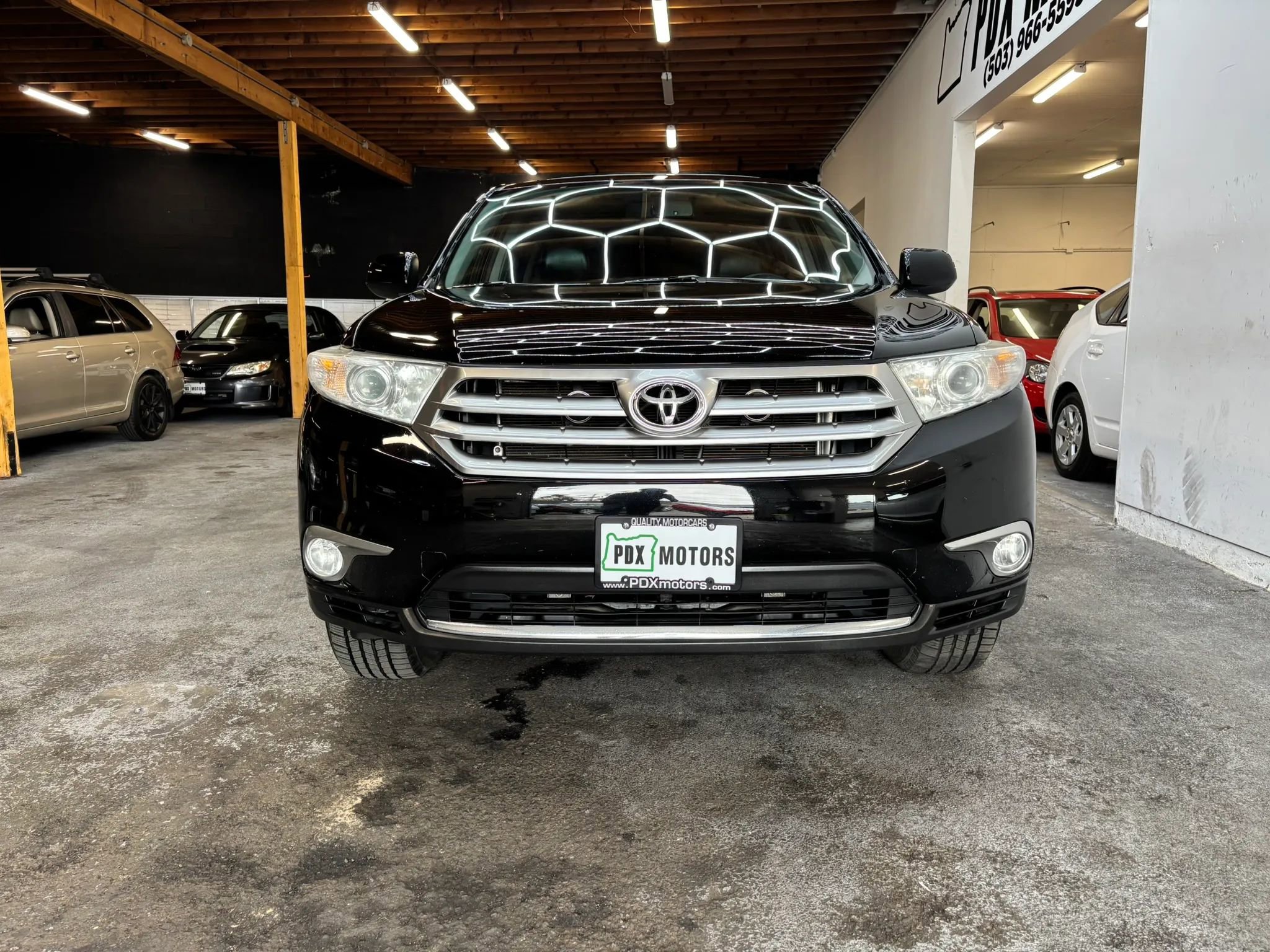 Used 2012 Toyota Highlander SE w/ Tow Pkg AWD/4WD image 3